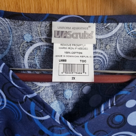 Scrub Tops Butterfly and Geometric Shapes 2XL - Picture 4 of 12